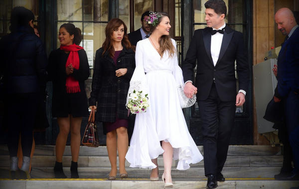 مسلسل عروس اسطنبول وأجمل فساتين زفاف البطلة أسلي أنفر