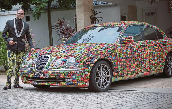 بالصور: 4000 لعبة تغطي سيارة "جاكوار"!