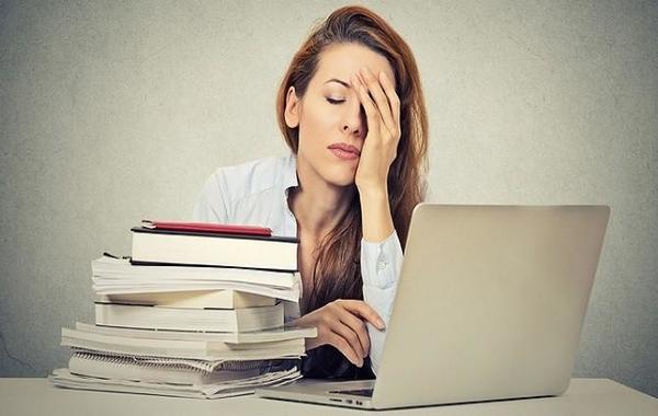 العلماء يكشفون سبب الإصابة بالتعب المزمن