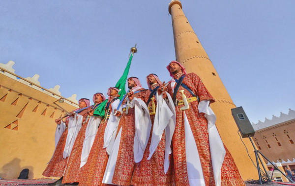قصر الحكم يشهد العرضة السعودية في احتفالات العيد