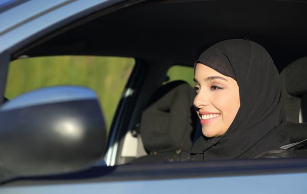 مختصون: فرص عمل ومشاريع مقترحة بعد قرار قيادة المرأة السعودية للسيارة