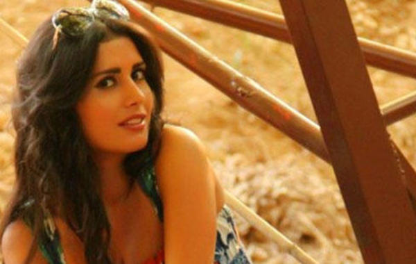 ممثلة لبنانية تتعرض لمحاولة إعتداء جنسي من ناطور المبنى الذي تسكن فيه