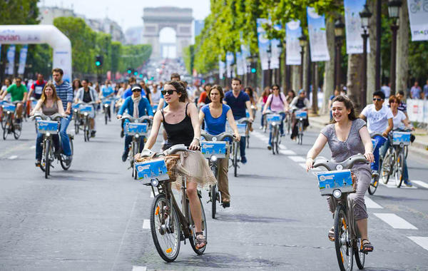 «هوس الدراجة» يثير أزمة سياسية في فرنسا