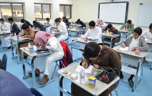 «التعليم» السعودية: لا يسمح باستخدام الجوال في المدارس