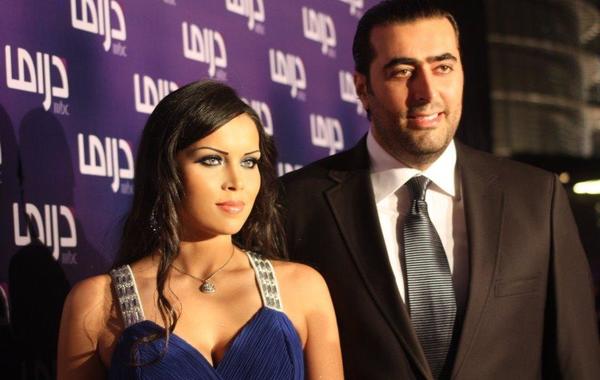 باسم ياخور يدافع عن زوجته: زوجتي بنت عيلة