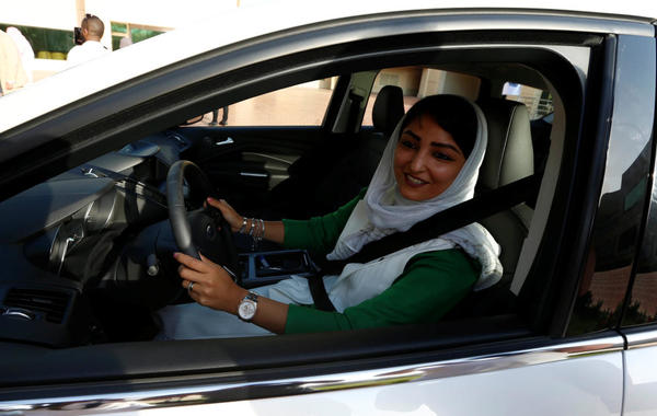 فيصل بن خالد يطلع على استعدادات "قيادة المرأة السيارة"