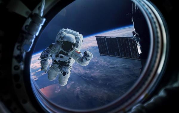 توقيع اتفاقية تاريخية مع روسيا لإرسال أول رائد إماراتي إلى الفضاء