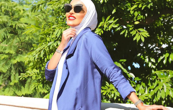 أفكار لتنسيق المعطف الصيفي للمحجبات من وحي مدونات الموضة