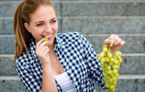 فوائد العنب تحاكي "منجمًا صحيًّا"