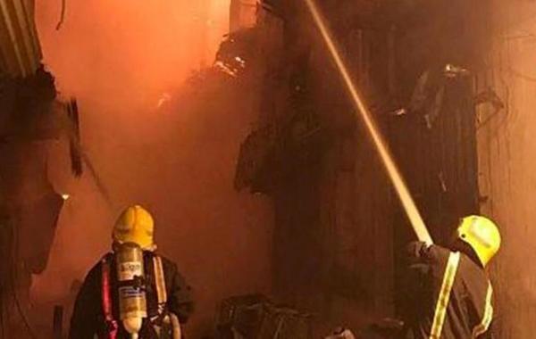 حريق يخلي نزلاء فندق بمدينة جدة ولا إصابات