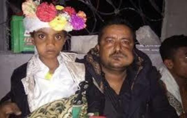 بالصور... أصغر عريس في اليمن يُزفّ إلى عروسه