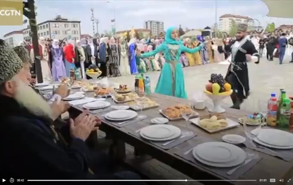 بالفيديو حفل زفاف لـ 200 عروس في العيد الوطني للشيشان