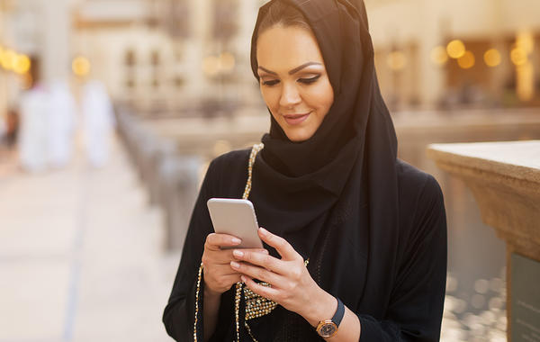 سعوديون وسعوديات: الإنترنت حياتنا.. وهذا ما سنفعله إذا انقطع 48 ساعة
