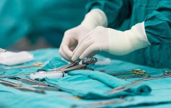جراحة ناجحة لإزالة ورم بالمخ لمريض في مجمع الملك الطبي