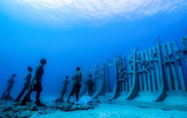 أول متحف تحت الماء.. إهداء لمن بقيت أحلامهم في قاع البحر