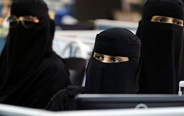 للمرة الأولى في تاريخ المرأة السعودية.. سعوديات موظفات في وزارة العدل