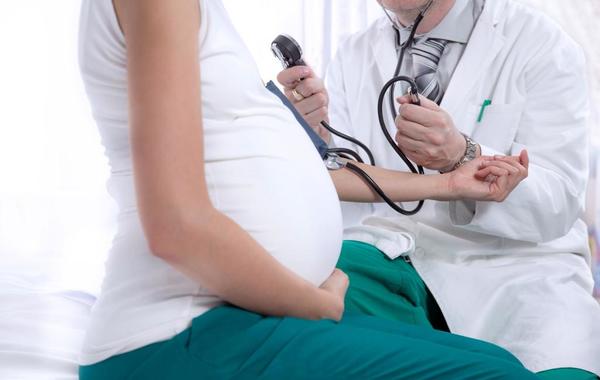 كيف أعرف أنني مصابة بتسمم الحمل؟