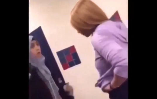 فيديو ..أمريكية تعتدي على فتاة سورية داخل حمامات مدرسة