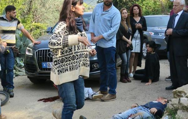 بالصور : هكذا صورت المخرجة رشا شربتجي مشهد حادث السيارة في مسلسل "ما فيي"