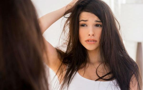 وصفات طبيعية لعلاج مشكلة تساقط الشعر