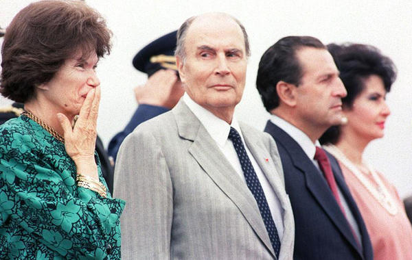 أسرار قصّة حب الرئيس الراحل فرانسوا ميتران وزوجته