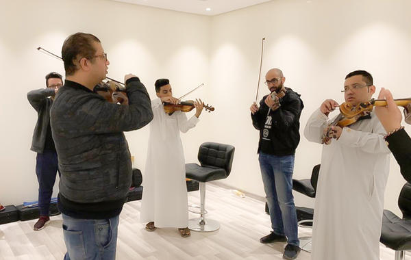 بالفيديو.. أول معهد لتعليم "الكمان" في السعودية