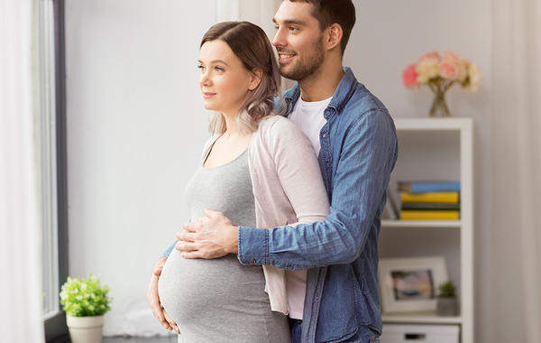هل يتوقف الجنين عن الحركة قبل الولادة بيوم؟