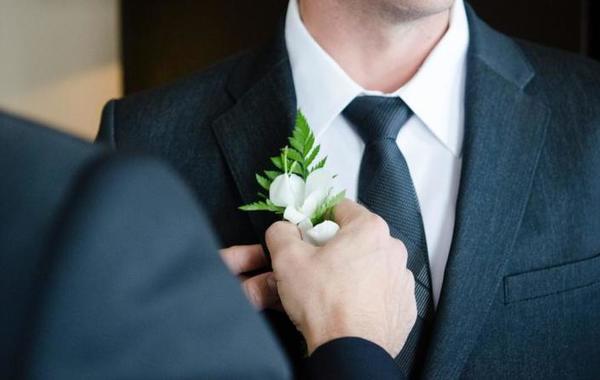 كيف يساعد والد العريس في تنظيم الزفاف؟