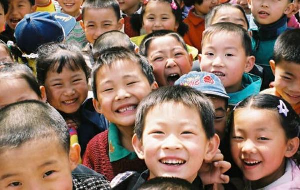 معلم صيني يسمم 23 طفلاً بسبب غيرته من زميله