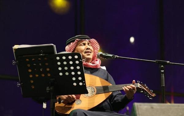 للمرة الأولى محمد عبده يقدم جلسة غنائية في الرياض