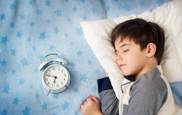 كيف تعلمين طفلك آداب النوم؟