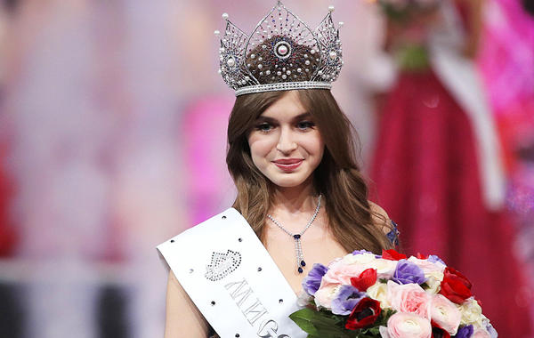 ملكة جمال روسيا 2019.. الشعر والرسم وراء اللقب