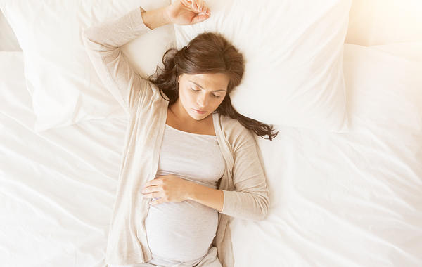 دراسة أمريكية: هناك علاقة بين قلة النوم والولادة المبكرة