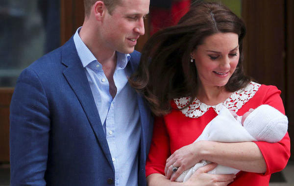 الأمير وليام وكيت ميدلتون ينشران صوراً جديدة لطفلهما الأصغر في ذكرى ميلاده الاول