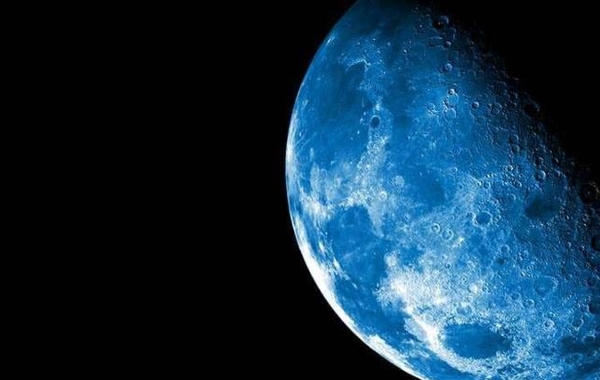 للمرة الأولى في رمضان.. ظهور القمر الأزرق ظاهرة استثنائية