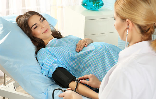 لماذا تفضل النساء العملية القيصرية على الولادة الطبيعية؟