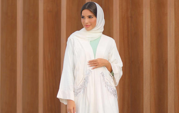 لفات حجاب باللون الأبيض على طريقة مدونات الخليج
