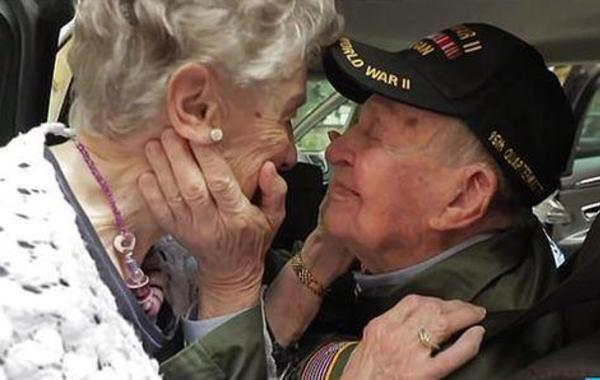حكاية عاشقين فرقتهما الحرب وجمعهما الحب بعد 75 عامًا