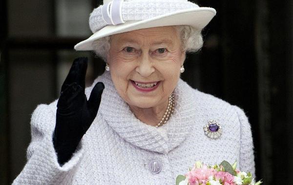 الملكة إليزابيث تغادر قصر باكنغهام مرعوبة لهذا السبب !
