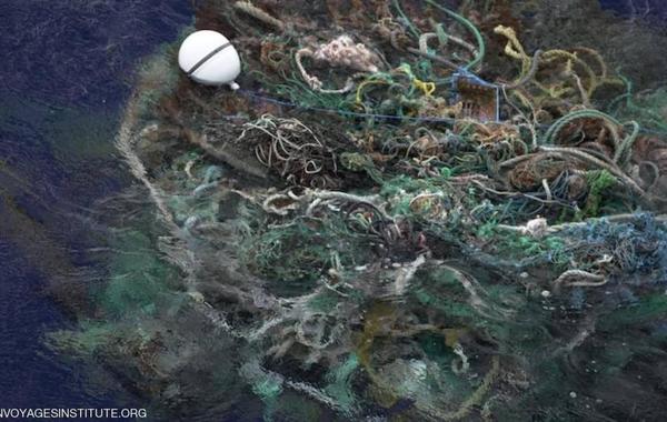 جمعية من أنصار البيئة تسحب 40 طنًّا من نفايات المحيط الهادئ