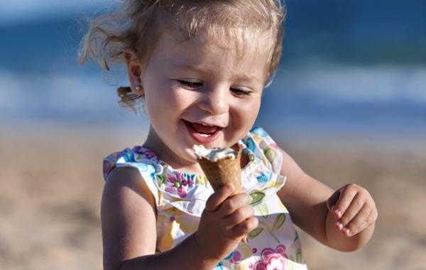 ما هي بدائل الجيلاتي والمثلجات لطفلك في فصل الصيف؟