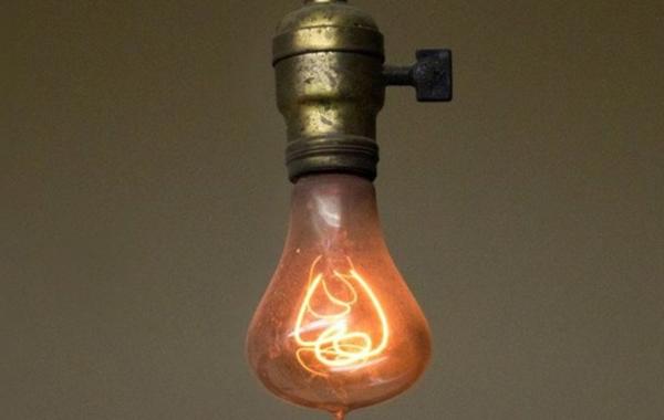 مصباح كهربائي لا يزال مشتعلاً منذ 118 عاماً