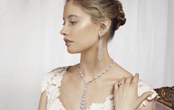 كيف تختارين مصمم مجوهرات زفافك؟