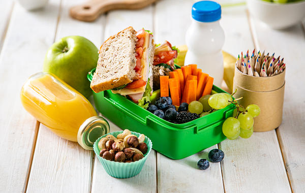 مكونات صندوق الغداء الصحي لطفلك