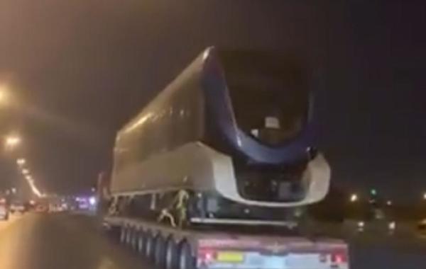 مواطن يوثق وصول عربات مترو الرياض