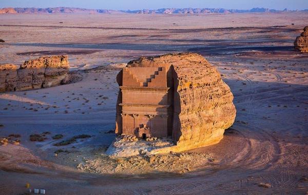 معرض يعرف بحضارات سكنت السعودية قبل 7 آلاف عام بباريس