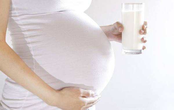 هل شرب الحليب آمن للحامل؟ 