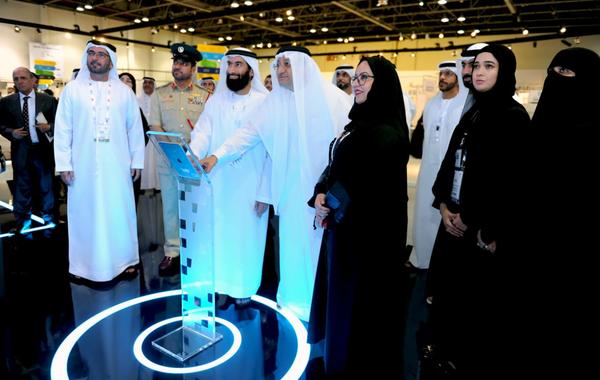 دبي تطلق أول روبوت حكومي يرصد غياب الموظفين ويحدد رواتبهم 