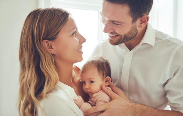 كيف تستعيدين اهتمام زوجك بعد الولادة؟