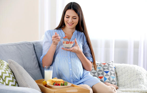 أطعمة تسهّل الولادة